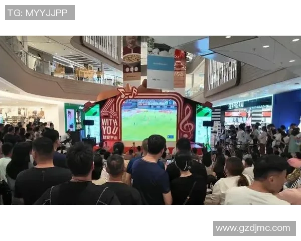 足球明星齐聚湖南引发热潮球迷狂欢期待精彩对决 足球明星齐聚湖南引发热潮球迷狂欢期待精彩对决